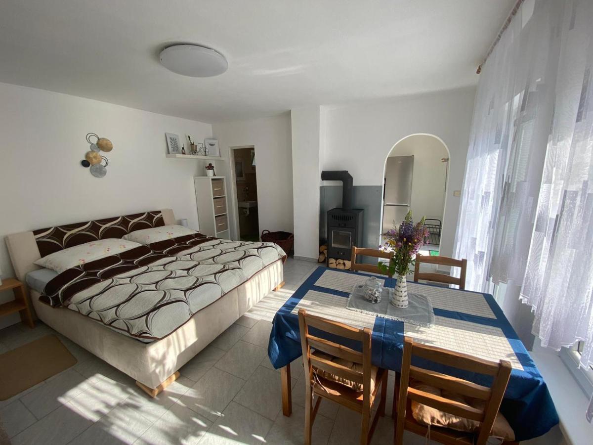 Apartman Beniskovec, Suchdol Nad Luznici Extérieur photo